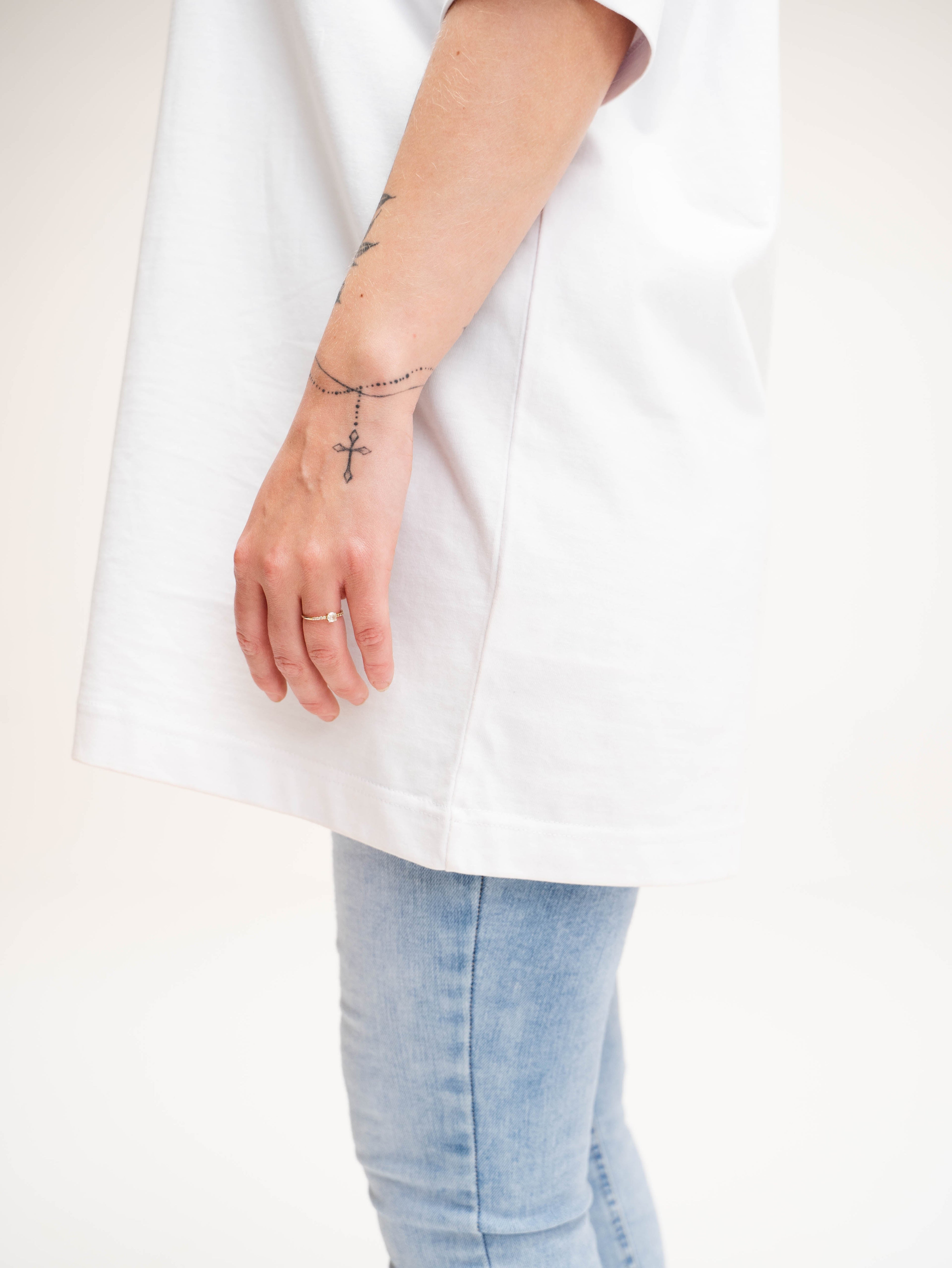 WHITE SHIRT